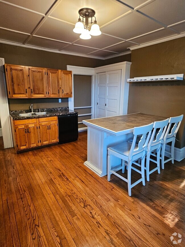 Building Photo - 11 N Clover St Unit 2 Rental