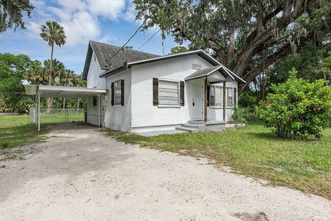 Building Photo - Charming Fully Fenced 2-Bedroom Home with Carport, Patio & Modern Upgrades in Daytona Beach