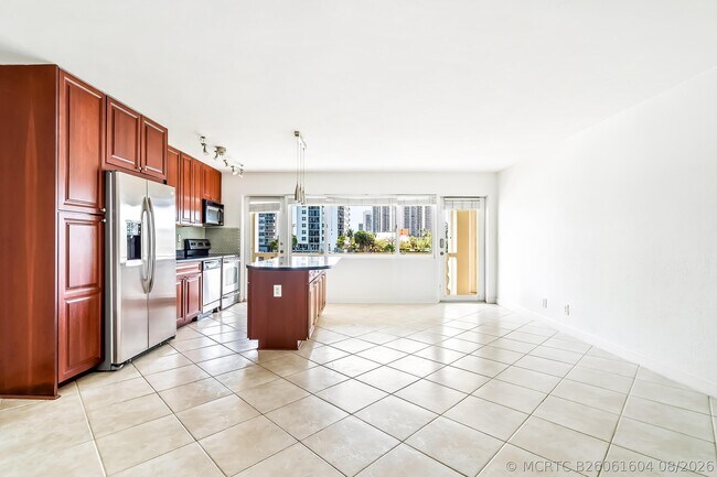 2895 NE 32nd St Unidad 207