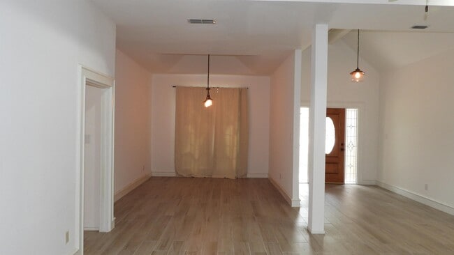 Photo - 2301 Anacua Cir