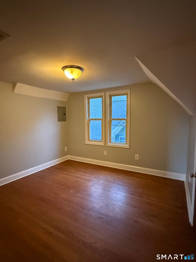 Building Photo - 21 N Walnut St Unit 3