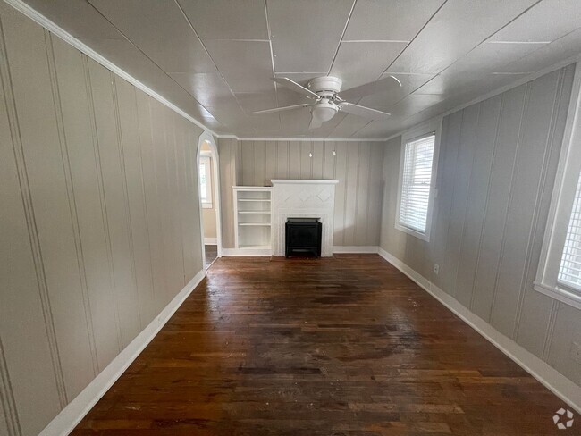 Building Photo - Simply the BEST! Adorable 1 Bedroom/1 Bath... Unit 2012 Sanquinet Rental