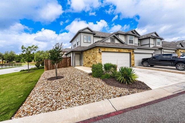 Building Photo - 401 Parkline Dr