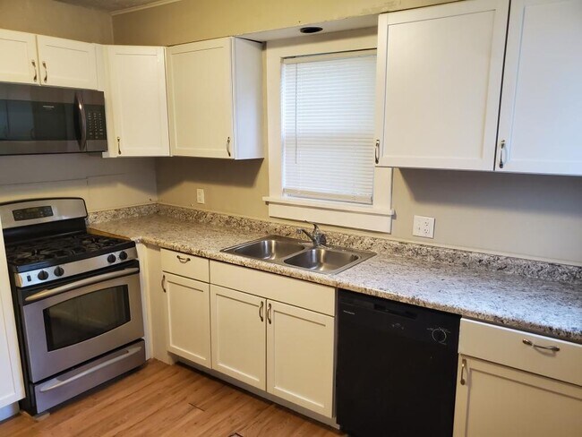 Photo - 813 Division St