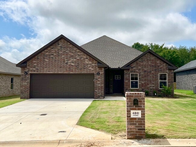 Building Photo - FOR Rent – 3 Bedroom, 2 Bath!