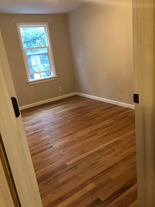 Building Photo - 424 N Rouse Ave Unit 3