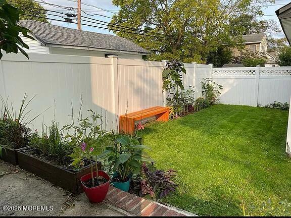 Photo - 902 E St