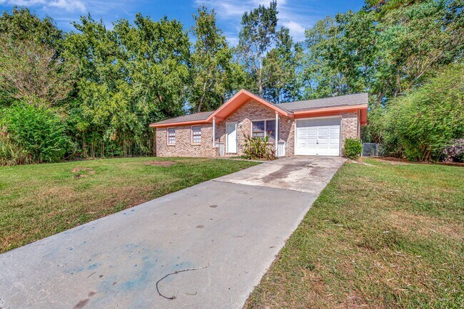 Photo - Lovely Ladson Brick Ranch!