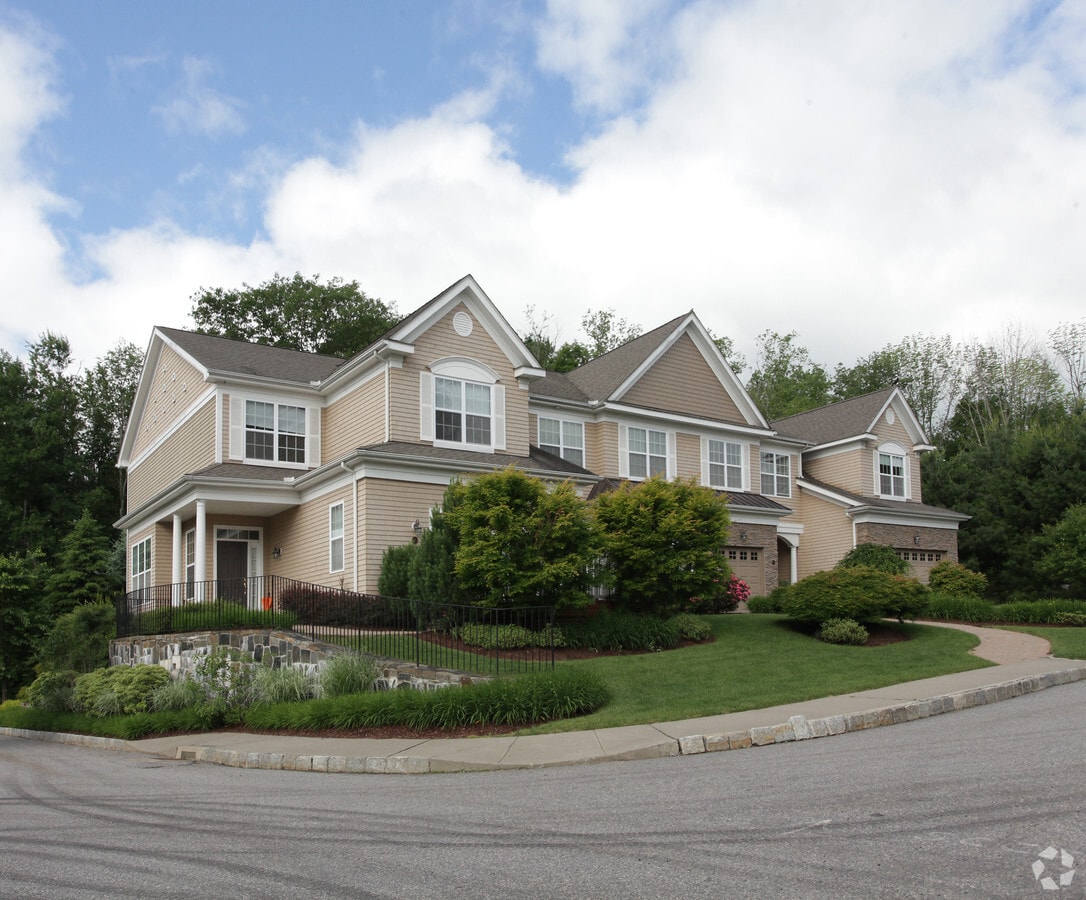 Hunter's Chase Apartments Litchfield, CT