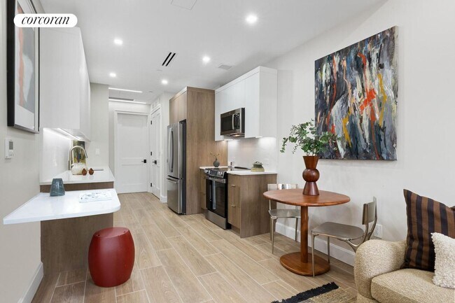 Photo - 760 Metropolitan Ave