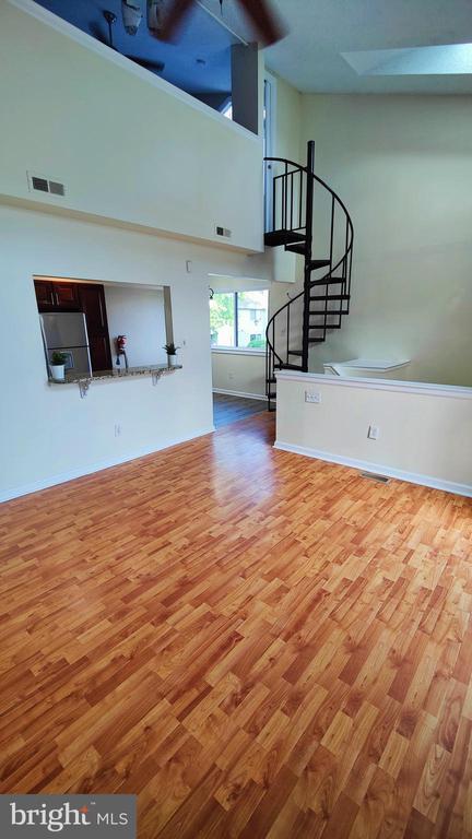 Photo - 1106 Roberts Way