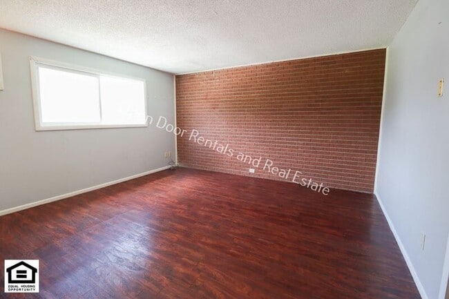 Photo - 501 N Broadway St