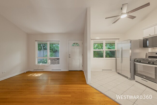 Photo - 325 E Lake St