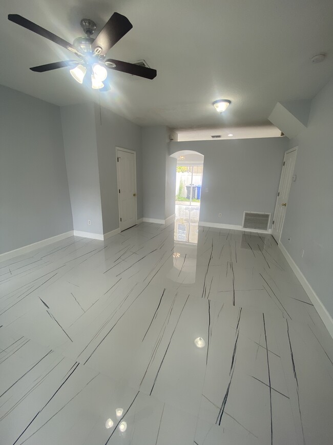 10103 Belleville Pl