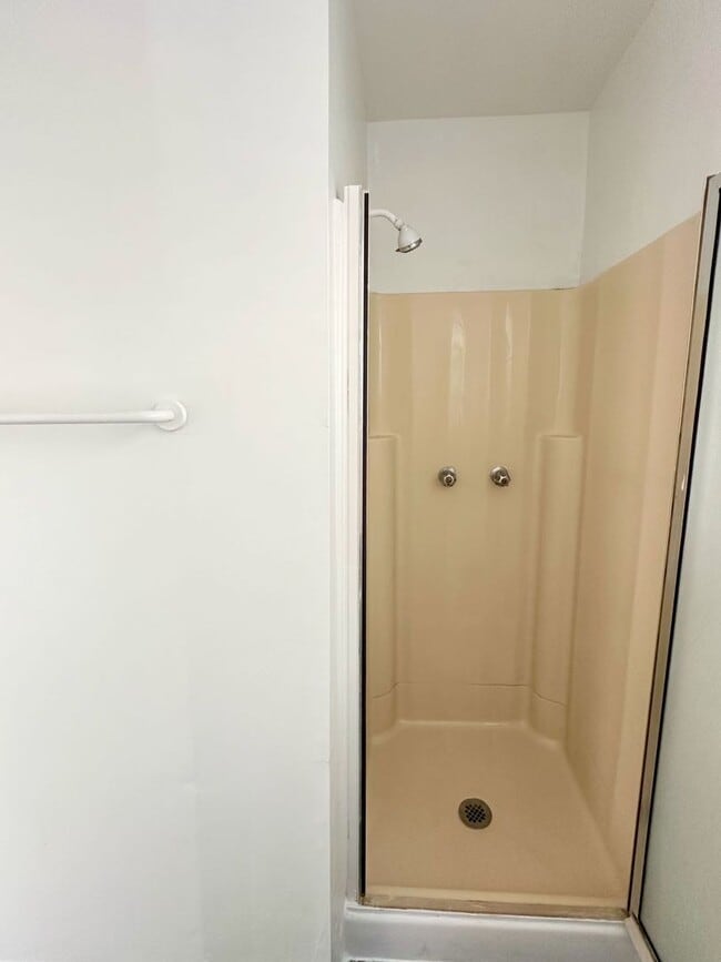 Photo - Baring Cross & 92nd Unit 807 1/2