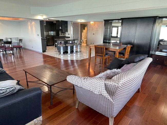 Photo - 175 E Delaware Pl