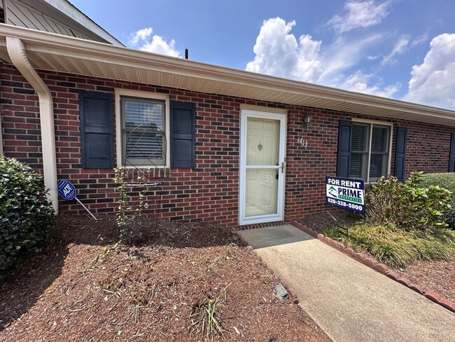 Whether you're downsizing or simply seekin... - Whether you're downsizing or simply seekin... Condo
