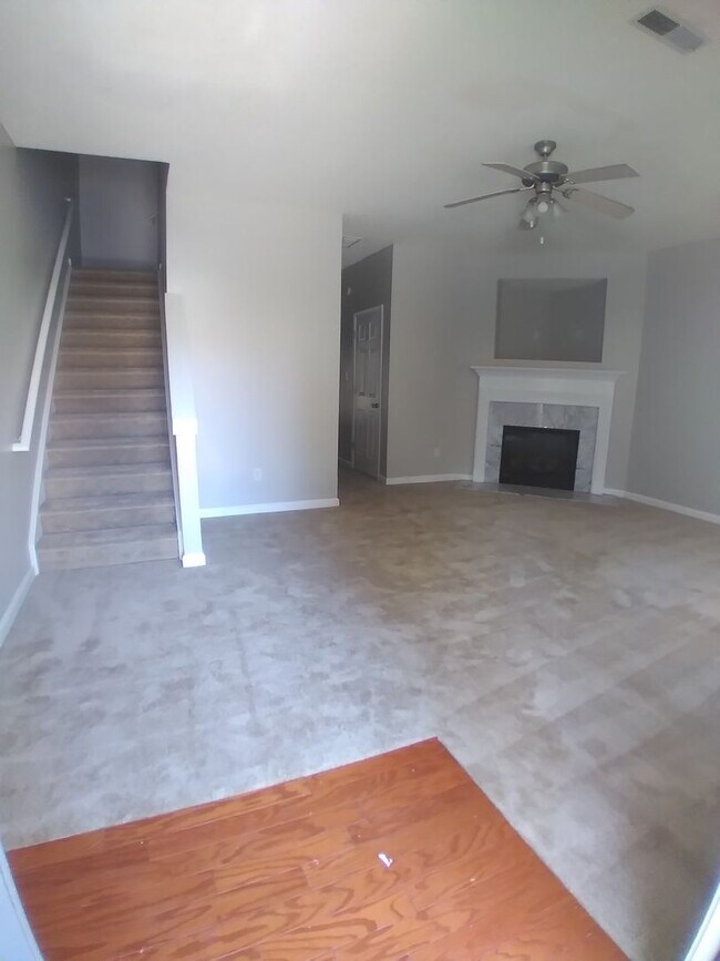 Photo - 3 bed 2 bath property in Atlanta!! -- Security Deposit is NEGOTIABLE!