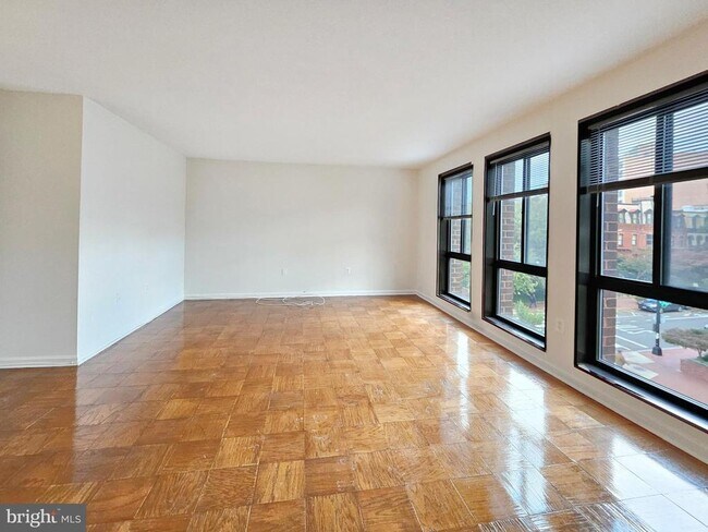 Photo - 1280 21st St NW Unit 402