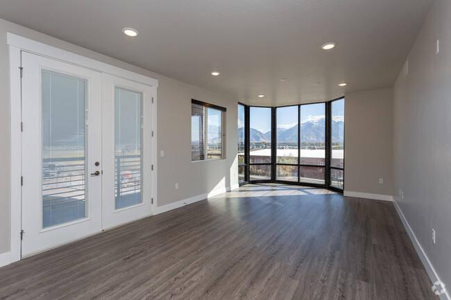 Interior Photo - Gardner Station Rental
