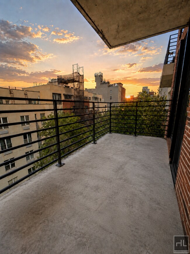 Photo - MONTROSE AVENUE Unit 4R