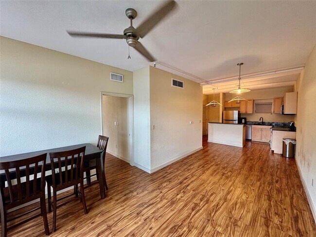 Photo - 711 W 26th St Unidad 303