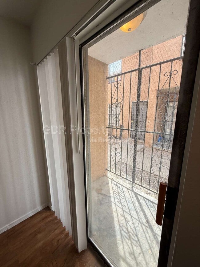 Photo - 1928 Buena Vista Dr SE Unidad A