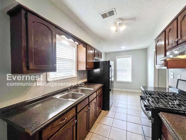 Photo - 360 Darrell Cove