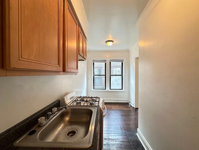 4752 N Paulina St Unit 504