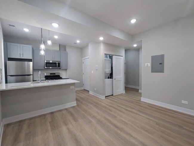 Photo - 423 W Belden Ave