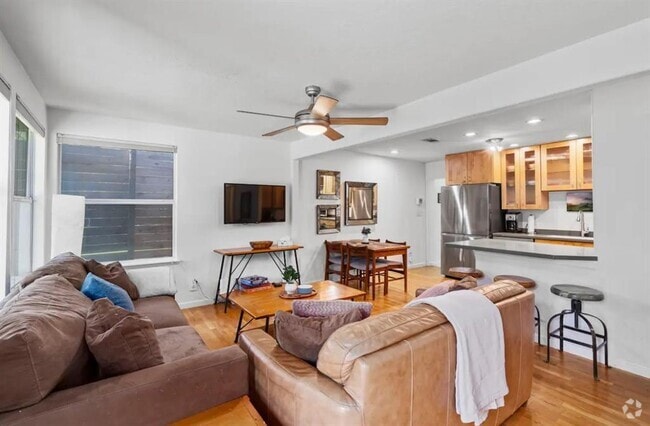Building Photo - 2102 Peach Tree St Rental
