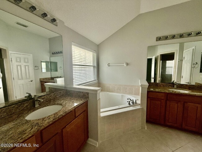 Photo - 1084 Candlebark Dr