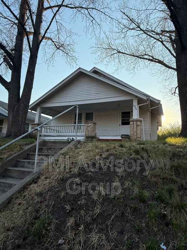 Photo - 1228 SW Woodward Ave