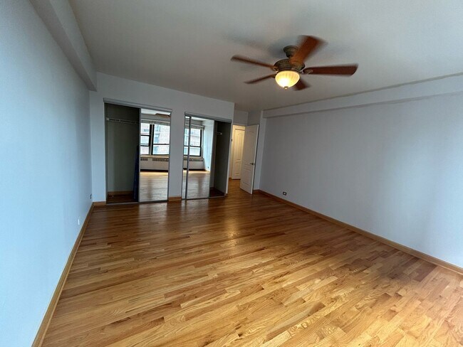 Photo - 4180 N Marine Dr Unit 405