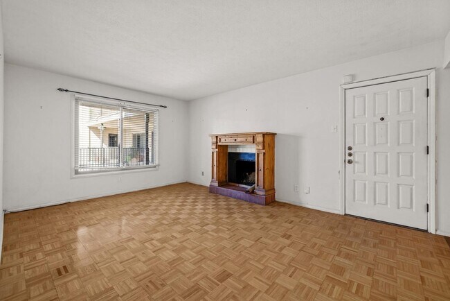 Photo - 505 W 7th St