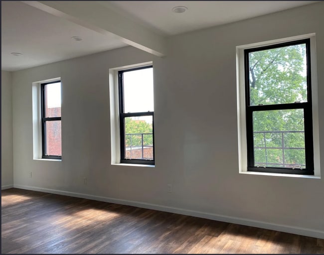 Photo - Renovated 2-Bed in OTR | In-Unit Laundry, Stainless Appliances, Central Air — Water & Trash Included Unidad 21