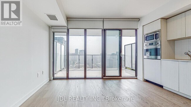 Photo - 11 Wellesley St W Unité 2212