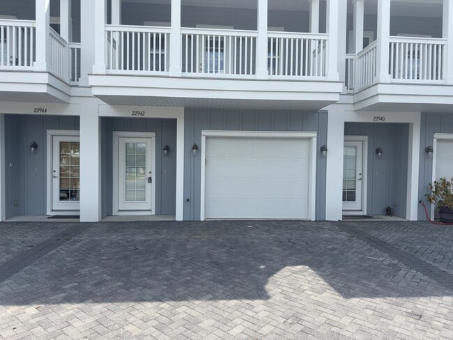 Building Photo - 22942 Ann Miller Rd Rental