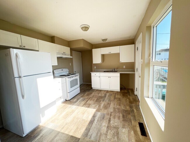 Building Photo - 80 Wedeene St