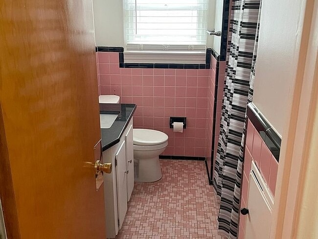 Photo - 729 N Vermont Ave