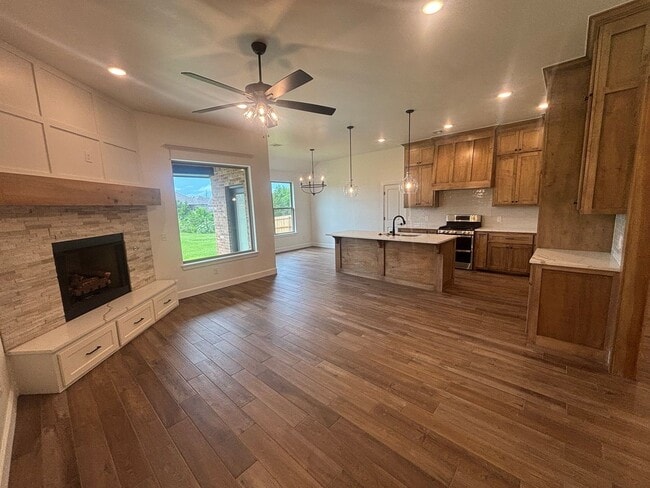 Photo - 1900 Inglenook Dr