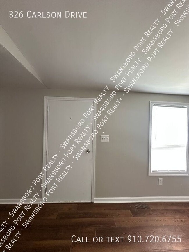 Photo - 326 Carlson Dr