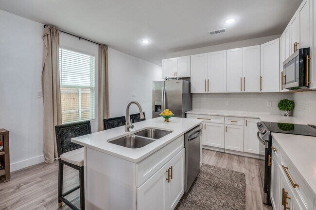 Photo - 2325 Budd St