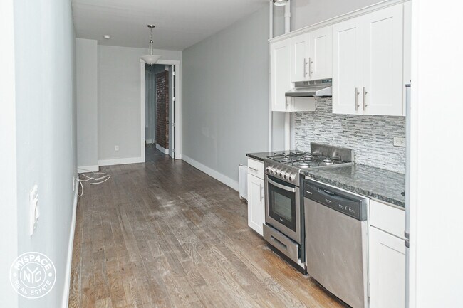 Photo - 1328 Hancock St