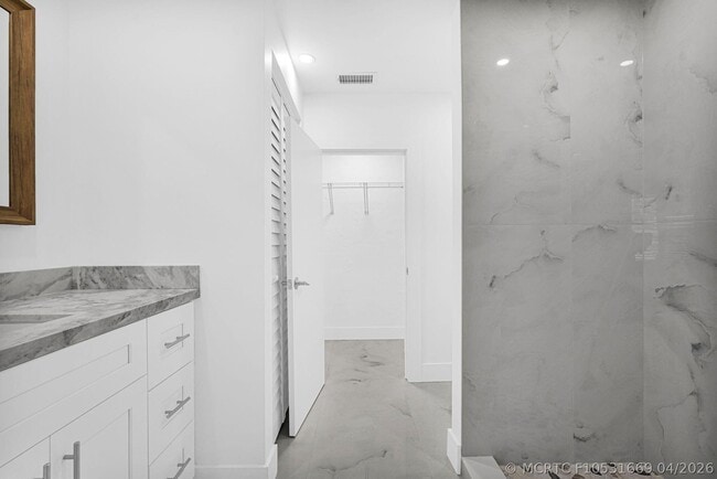 Photo - 261 NE 45th St