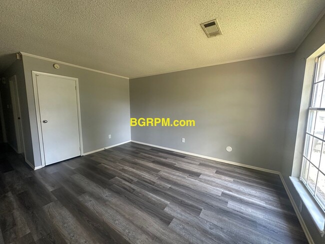 Photo - 3 Bd, 1 1/2 BA, home in Jacksonville