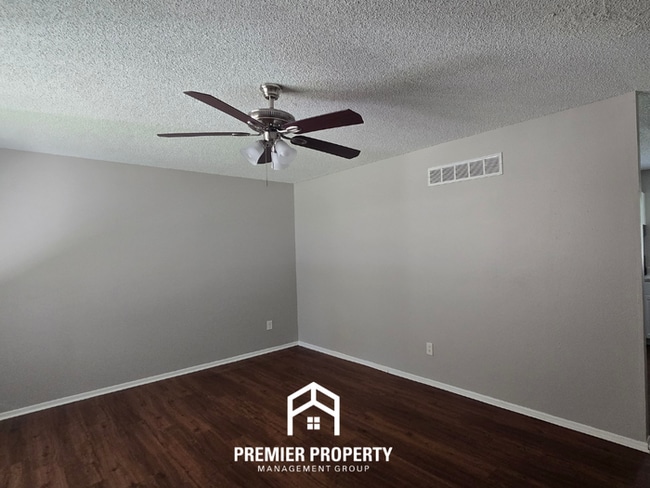 Photo - 2442 Soundview Ct