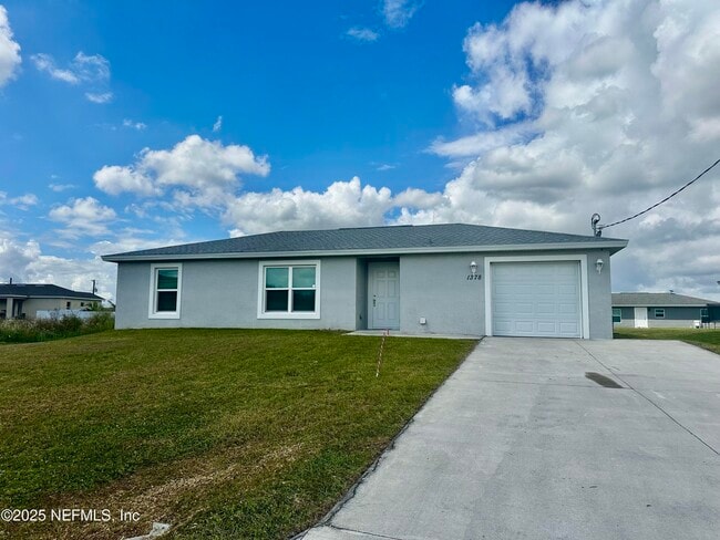 Building Photo - 1378 Sun Ln