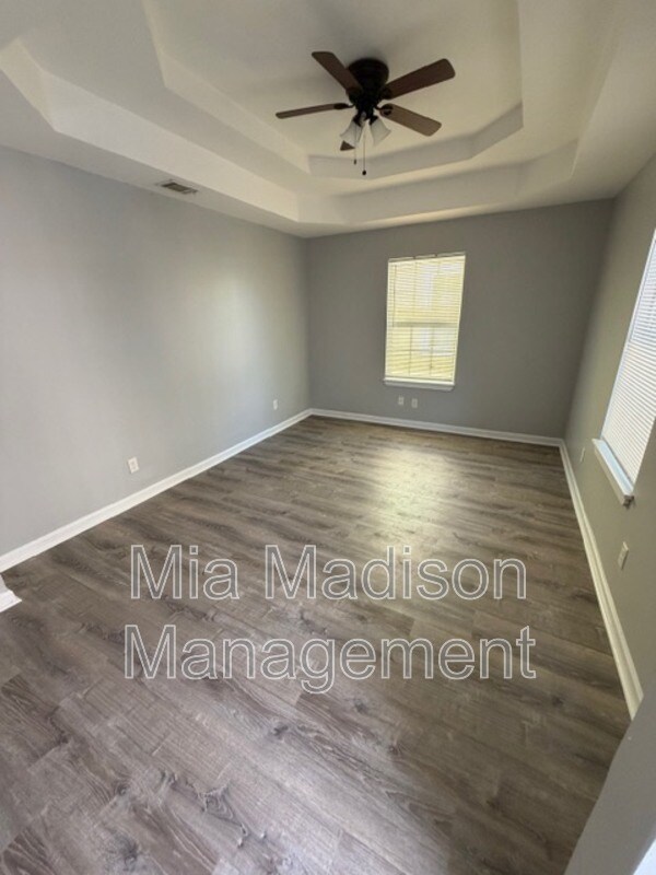 Photo - 319 W 31st St