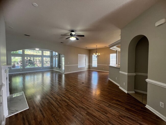 Photo - 404 Blackberry Ln